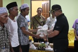 Warga di enam desa HSS terdampak bencana terima bantuan beras CPP