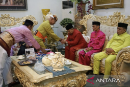 Penjabat Gubernur disambut adat Mopotilolo di Kabupaten Gorontalo