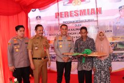Kapolda Kalsel serahkan rumah program bedah rumah di Banjarbaru