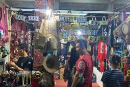 Tas manik khas Kalimantan jadi pilihan wisatawan di Pekan Gawai Dayak