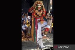 Tari topeng sidakarya, asal usul dan perkembangan budayanya