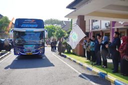 Wali Kota Madiun memberangkatkan 157 jamaah calon haji