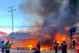 Lima petak bangunan hangus terbakar di Kota Padang