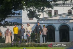 Bima Arya: Ayo gunakan pakaian produk lokal