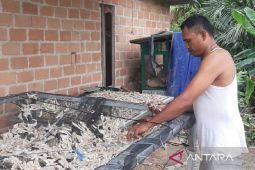 Pembuat ikan asin Toboali minta pemda atasi kenaikan harga garam