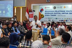 Menteri Sandiaga beri pelatihan pemasaran digital kepada milenial Surabaya