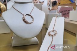 Harga emas Antam, UBS, dan Galeri24 anjlok