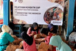 Warga Desa Pantai Bahagia peroleh pelatihan membatik