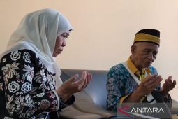 Gubernur Khofifah mohon doa dari calon haji tertua Indonesia