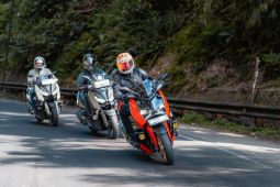 Biker XMAX buktikan ketangguhan motor