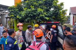 Usai pesta miras dua pemuda berkelahi hingga masuk sumur