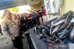 Bengkel perakitan knalpot brong digerebek polisi