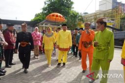 Gubernur Gorontalo diterima secara adat di lima kabupaten dan kota