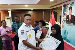 Tujuh perempuan inspiratif Papua Barat terima penghargaan OASE-KIM