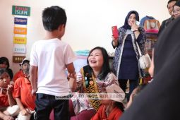 Bunda PAUD Maya antusias melihat kebolehan anak TK dan PAUD Sungailiat