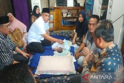 Bupati Madina jenguk bayi penderita spina bifida