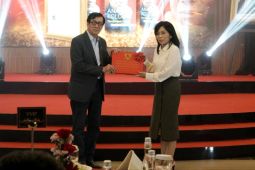 Anak Kolong Menjemput Mimpi, Buku Biografi Politik 70 Tahun Menkumham RI