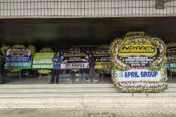 Karangan bunga duka Sarwono berjejer di Kementerian LHK