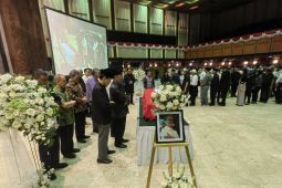 Jenazah Sarwono Kusumaatmadja disemayamkan di Manggala Wanabakti KLHK sebelum dimakamkan di SanDiegoHills Karawang