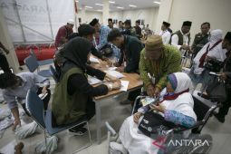 Jamaah calon haji tiba di Embarkasi Kertajati
