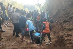 Tiga jenazah korban longsor dievakuasi BPBD Kudus