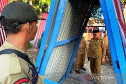 Pj Bupati Aceh Barat pimpin sidak bangunan kafe di pantai wisata