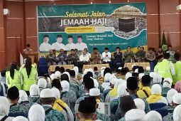 Gubernur Kalsel lepas keberangkatan jamaah calon haji Kloter 1