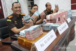 Kejari Jombang kembalikan uang negara hasil korupsi