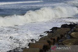 BMKG: Ombak tinggi berpotensi terjadi di laut Indonesia