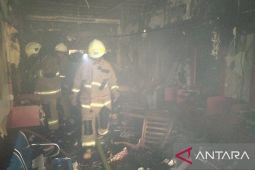 Sebuah bangunan dua lantai di Malaka Sari terbakar