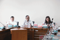Tindaklanjuti aspirasi PKL, Komisi II gelar raker dengan mitra kerja
