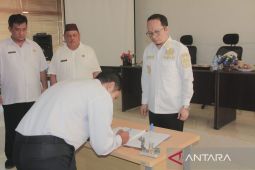 Bupati Bangka Tengah ingatkan ASN jangan sampai terlilit utang