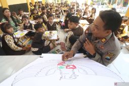 Peringatan Hari Lahir Pancasila bersama polisi sahabat anak