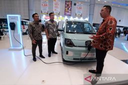 Gelaran IIMS Surabaya pamerkan kendaraan mobil ramah lingkungan