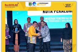 Bupati Lampung Tengah terima penghargaan dari Kemendikbudristek