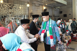 Jama'ah haji Kota Bogor diberangkatkan, Atang : Semoga sehat selalu dan menjadi haji mabrur