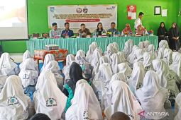 Forum Genre dan BKKBN  edukasi gizi dan cegah anemia kepada pelajar