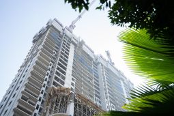 Komitmen pada pembeli, Pengembang Apartemen Antasari Place selesaikan atap