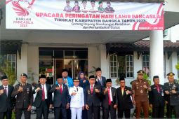 Bupati Bangka mengajak masyarakat pegang teguh Pancasila