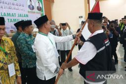 Kakanwil Kemenag Sumut lepas  keberangkatan Kloter 09 ke Madinah