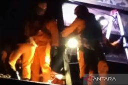 Basarnas Banjarmasin evakuasi tiga orang terjatuh di "manhole" tongkang