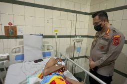 Jenguk anggota sakit, Kapolresta Deliserdang: Semoga diberikan kesembuhan