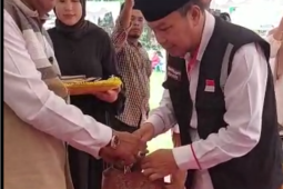 Syah Afandin bekali jamaah haji dengan bumbu pecal dan ikan teri