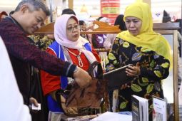 Pemprov Jatim buka layanan perizinan usaha gratis di Royal Plaza