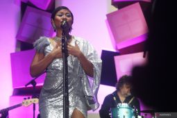 Hibur penonton Java Jazz, Dira Sugandi kenang sosok mendiang ayah
