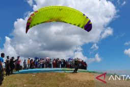 Sumenep gaet wisatawan dengan menggelar festival paralayang