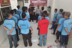 18 warga binaan Lapas Narkotika Langkat dapat remisi Waisak 2023