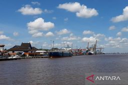 Neraca perdagangan Kalbar Januari-April 2023 surplus