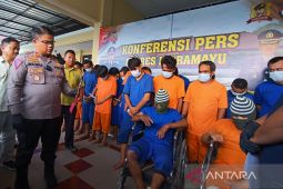 Polres Indramayu tangkap 18 pencuri dan 32 preman selama operasi libas