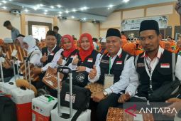 Dua calon haji Kloter 15 tunda  berangkat ke Madinah karena sakit